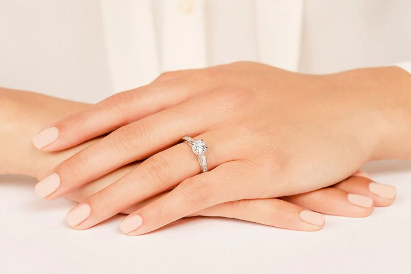 Alluring Diamond Engagement Ring with 1.06 ct. (0.50 ct. center diamond) - Image 3