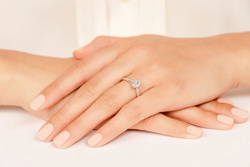 Alluring Oval Lab-Grown Diamond Engagement Ring with 0.80 ct. (0.60 ct. center diamond) - Image 5