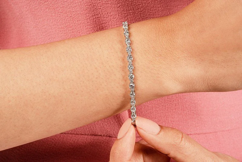 Alternating Diamond Tennis Bracelet with 3.24 ct.(finished) 1.4mm, 2.6mm - Image 3