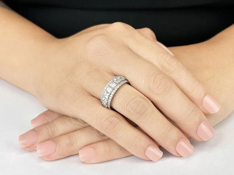 Amore Princess Square Frame And Round Lab-Grown Diamond  Ring with 6.30 ct.(finished) 1.5mm, 3.5mm - Image 3
