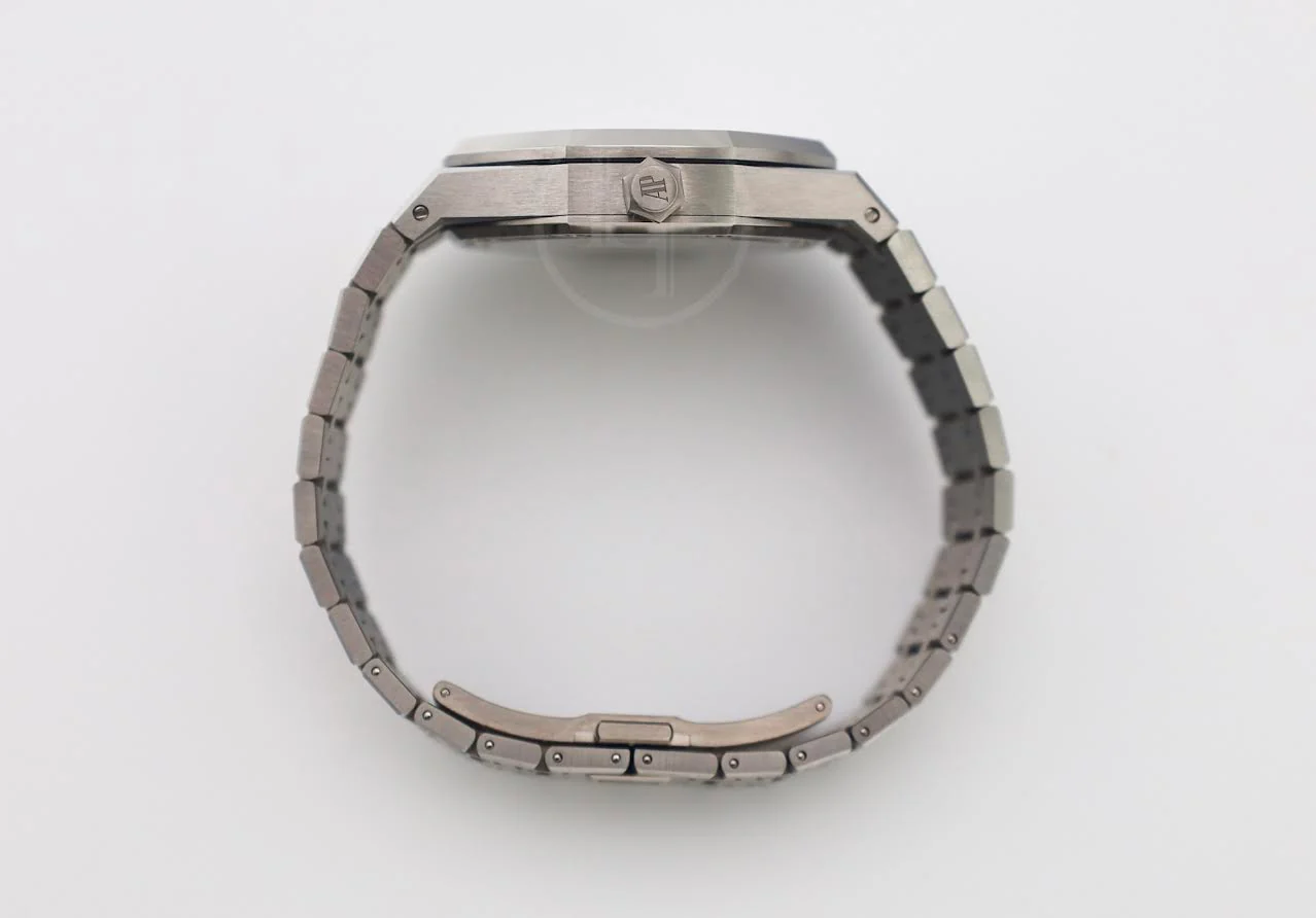 Audemars Piguet Royal Oak 41mm Flying Tourbillion Titanium Blue-Green Dial | 26730TI.OO.1320TI.04 - Image 8
