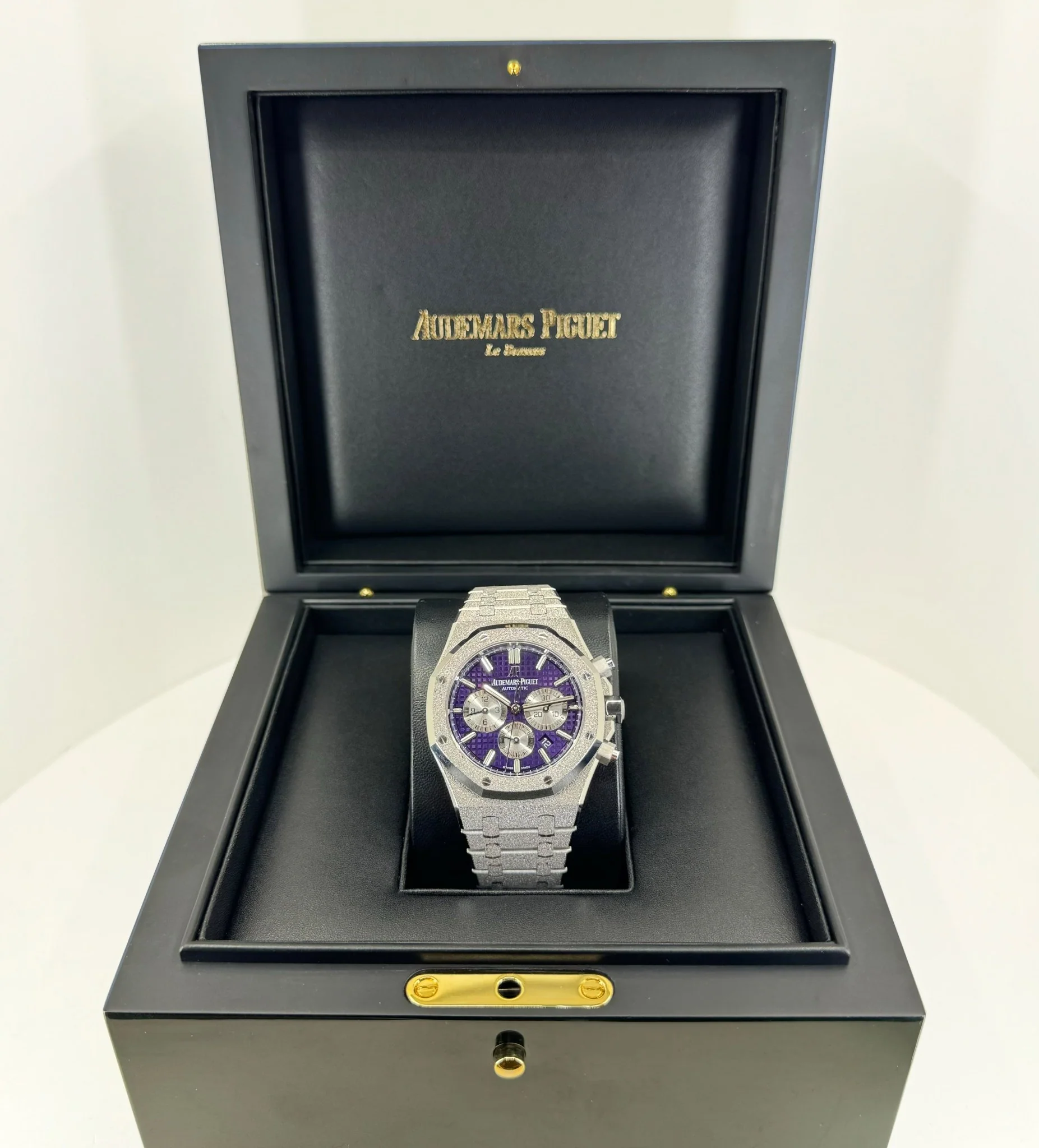Audemars Piguet Royal Oak Chronograph Frosted White Gold 41mm Purple 26331BC.GG.1224BC.01 - Image 4