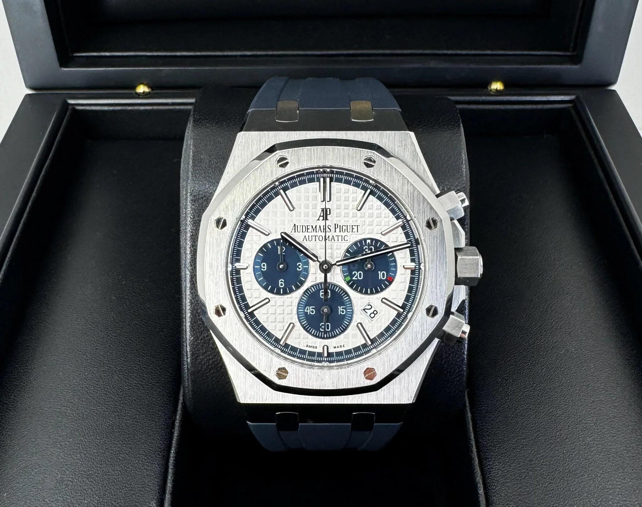 Audemars Piguet Royal Oak Chronograph Watch - Silver Toned - Dial 41mm - 26326ST.OO.D027CA.01 - Image 3