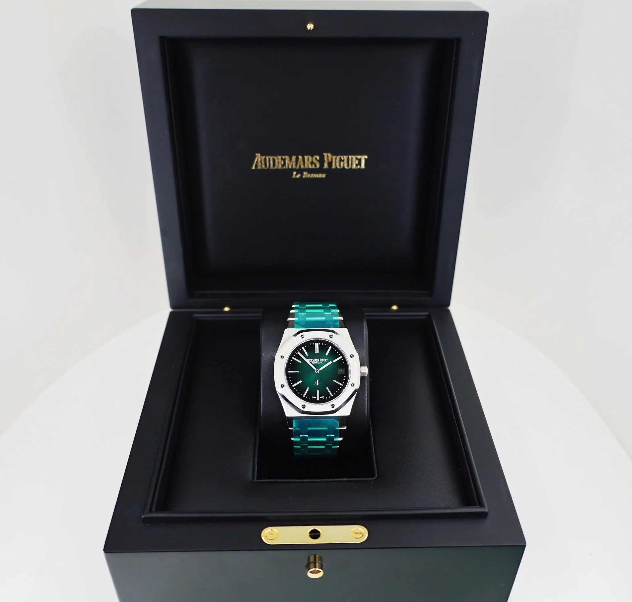 Audemars Piguet Royal Oak Jumbo Extra-Thin Platinum 39mm Green 16202PT.OO.1240PT.01 - Image 3