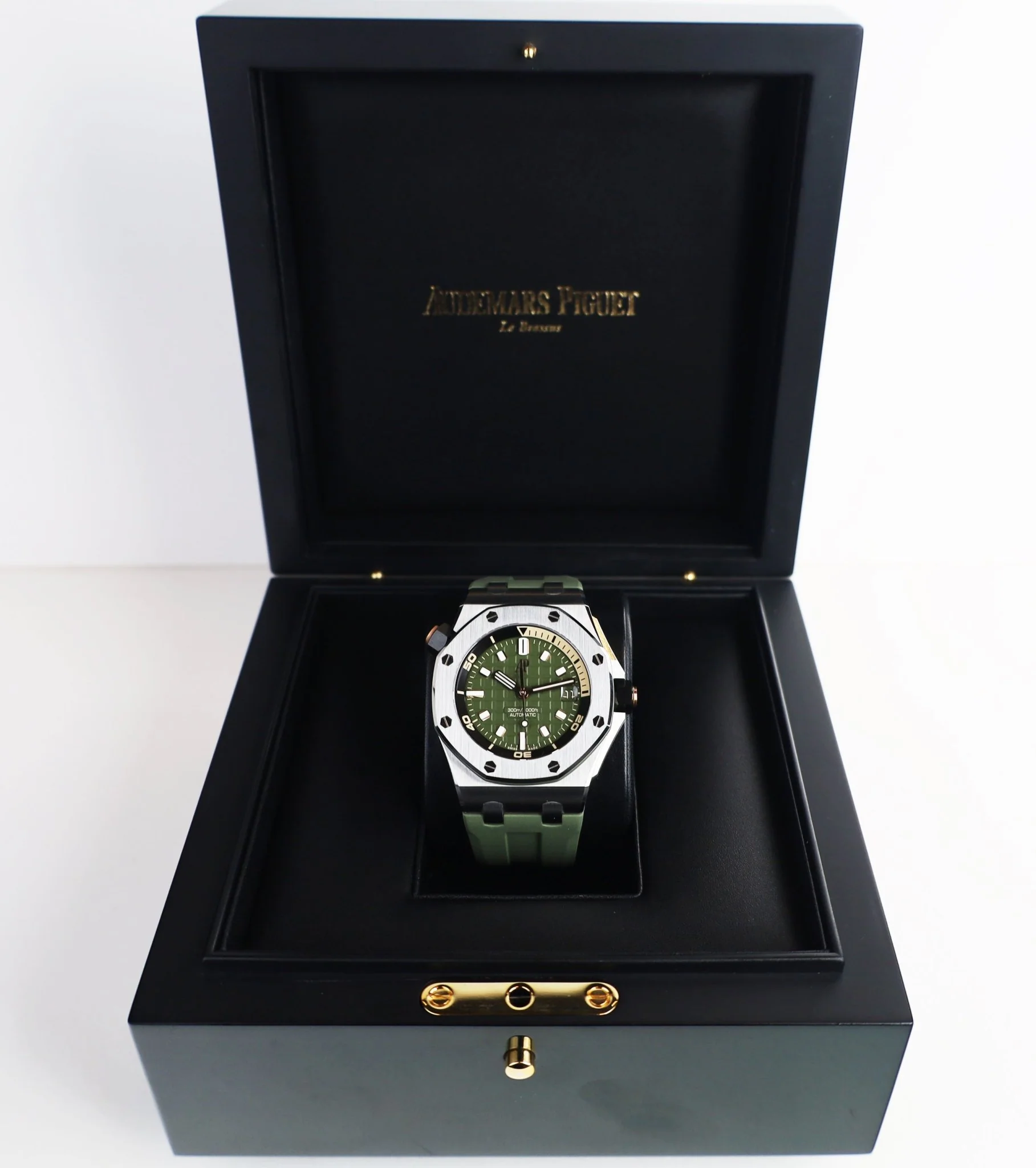 Audemars Piguet Royal Oak Offshore Diver Watch-Green Dial 42mm-15720ST.OO.A052CA.01 - Image 3