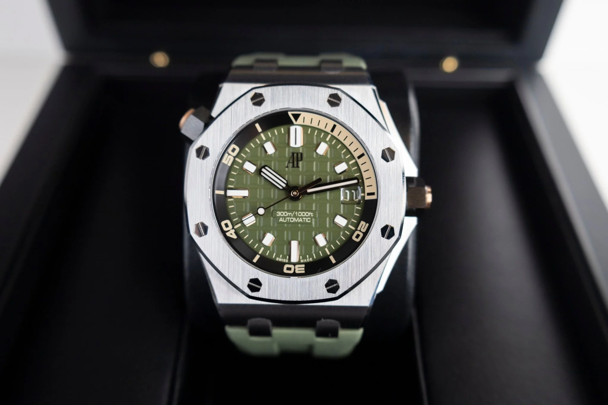 Audemars Piguet Royal Oak Offshore Diver Watch-Green Dial 42mm-15720ST.OO.A052CA.01 - Image 4