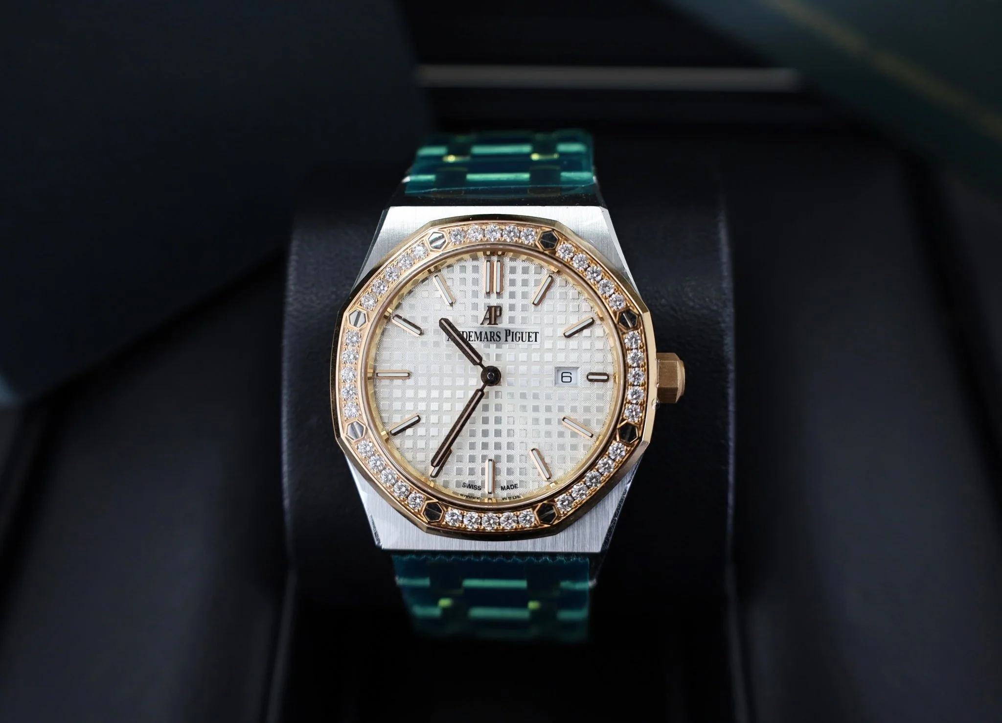 Audemars Piguet Royal Oak Quartz Watch-Silver Dial 33mm-67651SR.ZZ.1261SR.01 - Image 2