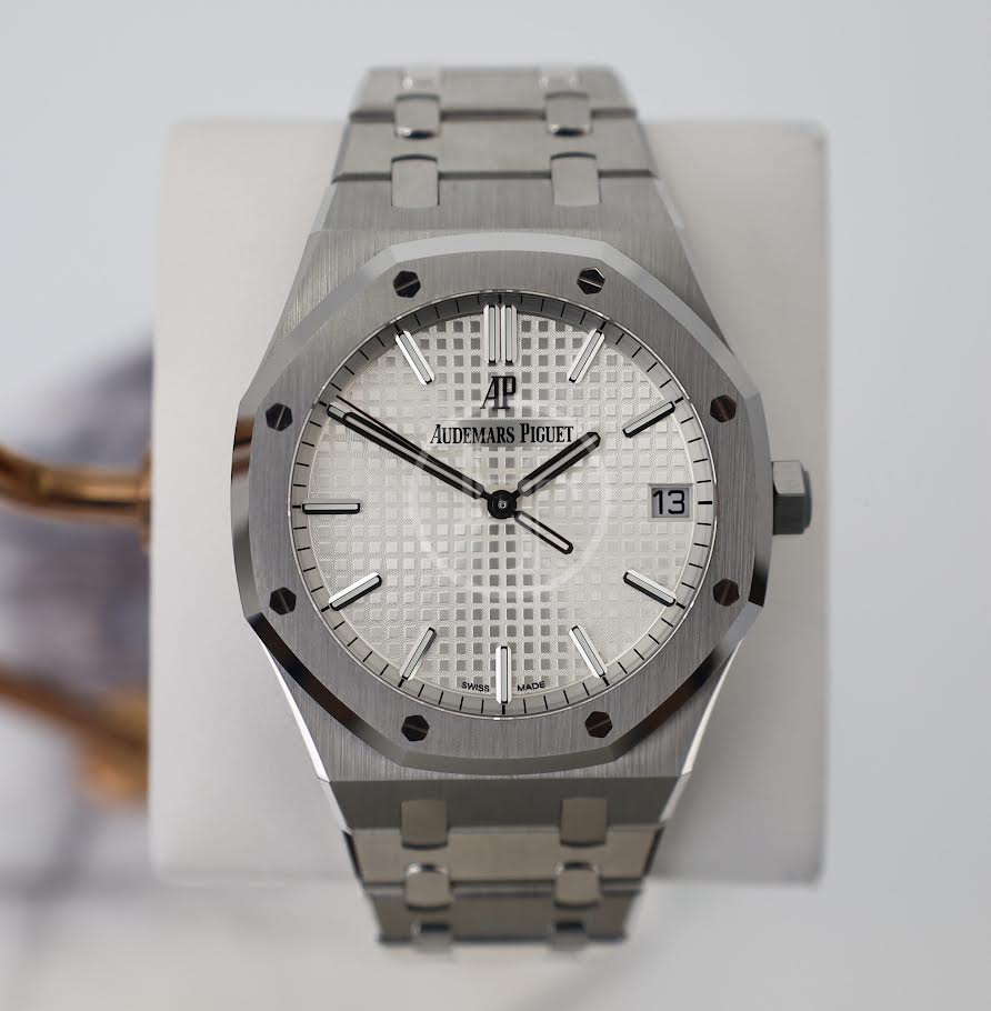 Audemars Piguet Royal Oak Self Winding Watch - 41mm Stainless Steel Case - Silver Dial - Bracelet - 15500ST.OO.1220ST.04 - Image 2