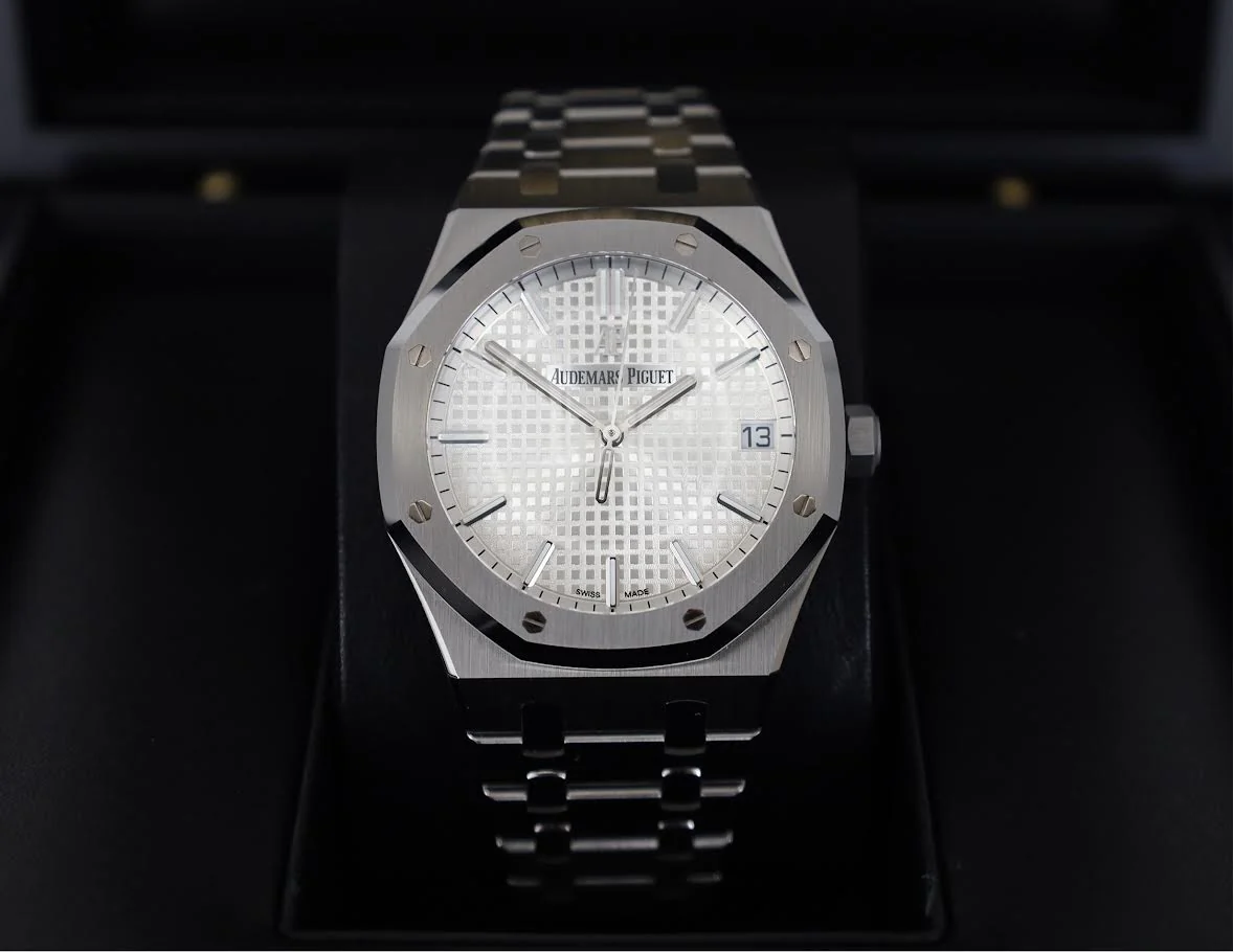 Audemars Piguet Royal Oak Self Winding Watch - 41mm Stainless Steel Case - Silver Dial - Bracelet - 15500ST.OO.1220ST.04 - Image 3