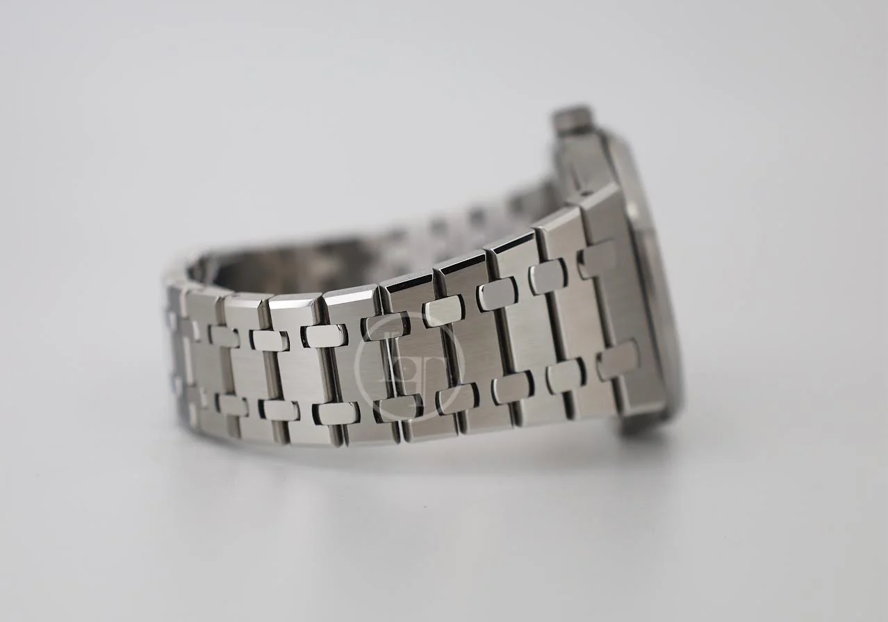 Audemars Piguet Royal Oak Self Winding Watch - 41mm Stainless Steel Case - Silver Dial - Bracelet - 15500ST.OO.1220ST.04 - Image 6