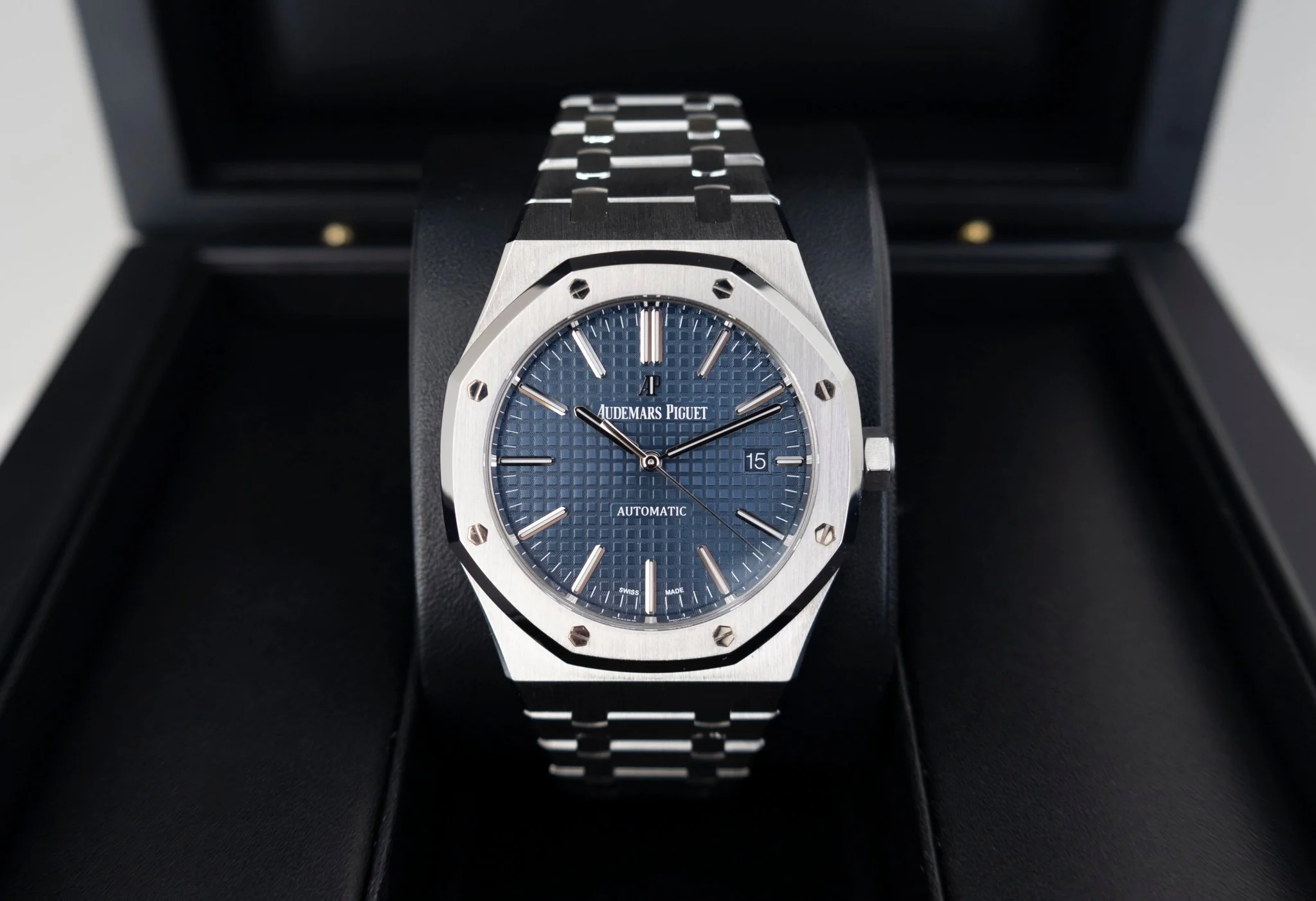 Audemars Piguet Royal Oak Selfwinding Blue dial with āGrande Tapisserieā 15400ST.OO.1220ST.03 - Image 3
