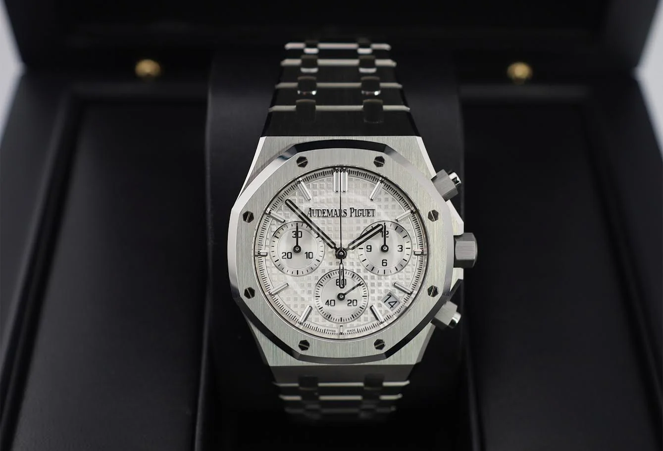 Audemars Piguet Royal Oak Selfwinding Stainless Steel 41mm White Dial 26240ST.OO.1320ST.03 - Image 3