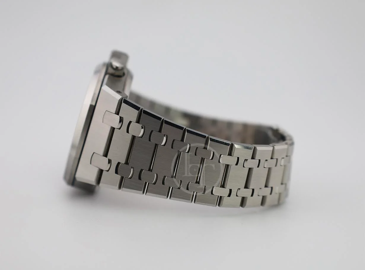 Audemars Piguet Royal Oak Selfwinding Stainless Steel 41mm White Dial 26240ST.OO.1320ST.03 - Image 6