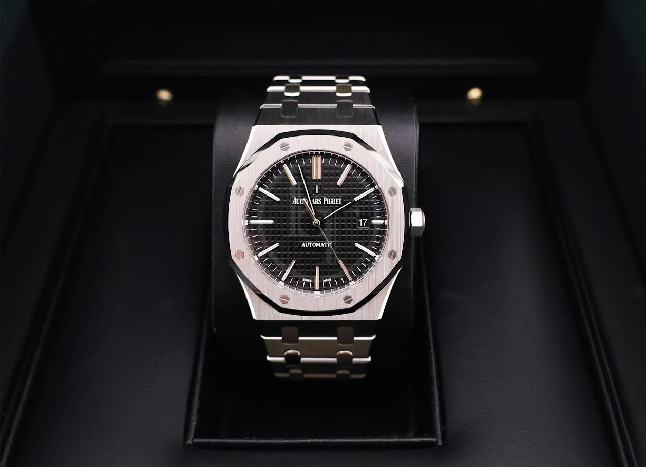 Audemars Piguet Royal Oak Selfwinding Watch - 41mm - Stainless Steel - Black Dial - Calibre 3120-Black Dial 41mm-15400ST.OO.1220ST.01 - Image 3