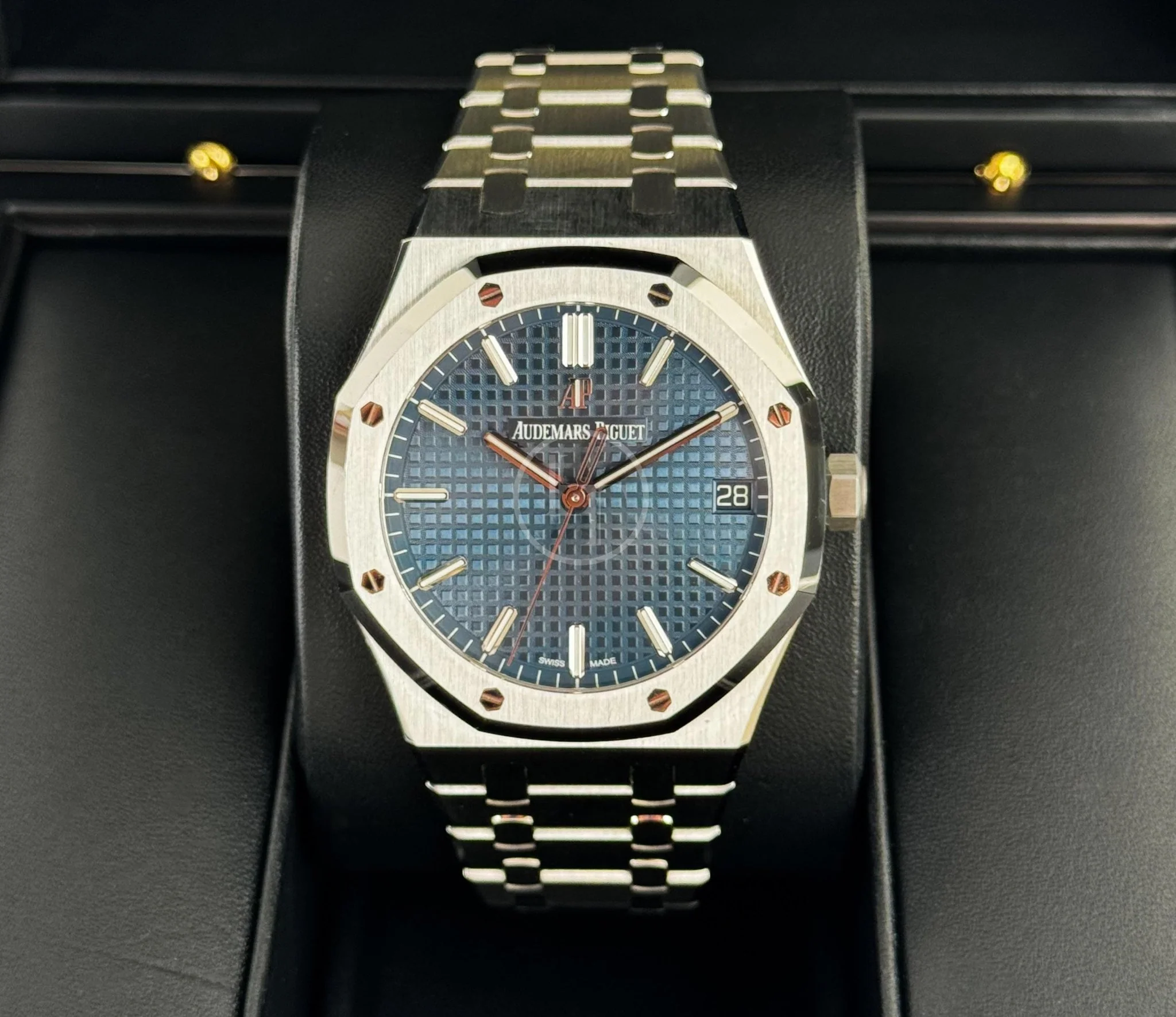 Audemars Piguet Royal Oak Selfwinding Watch - 41mm - Stainless Steel - Blue Dial - Calibre 4302-Blue Dial 41mm-15500ST.OO.1220ST.01 - Image 3