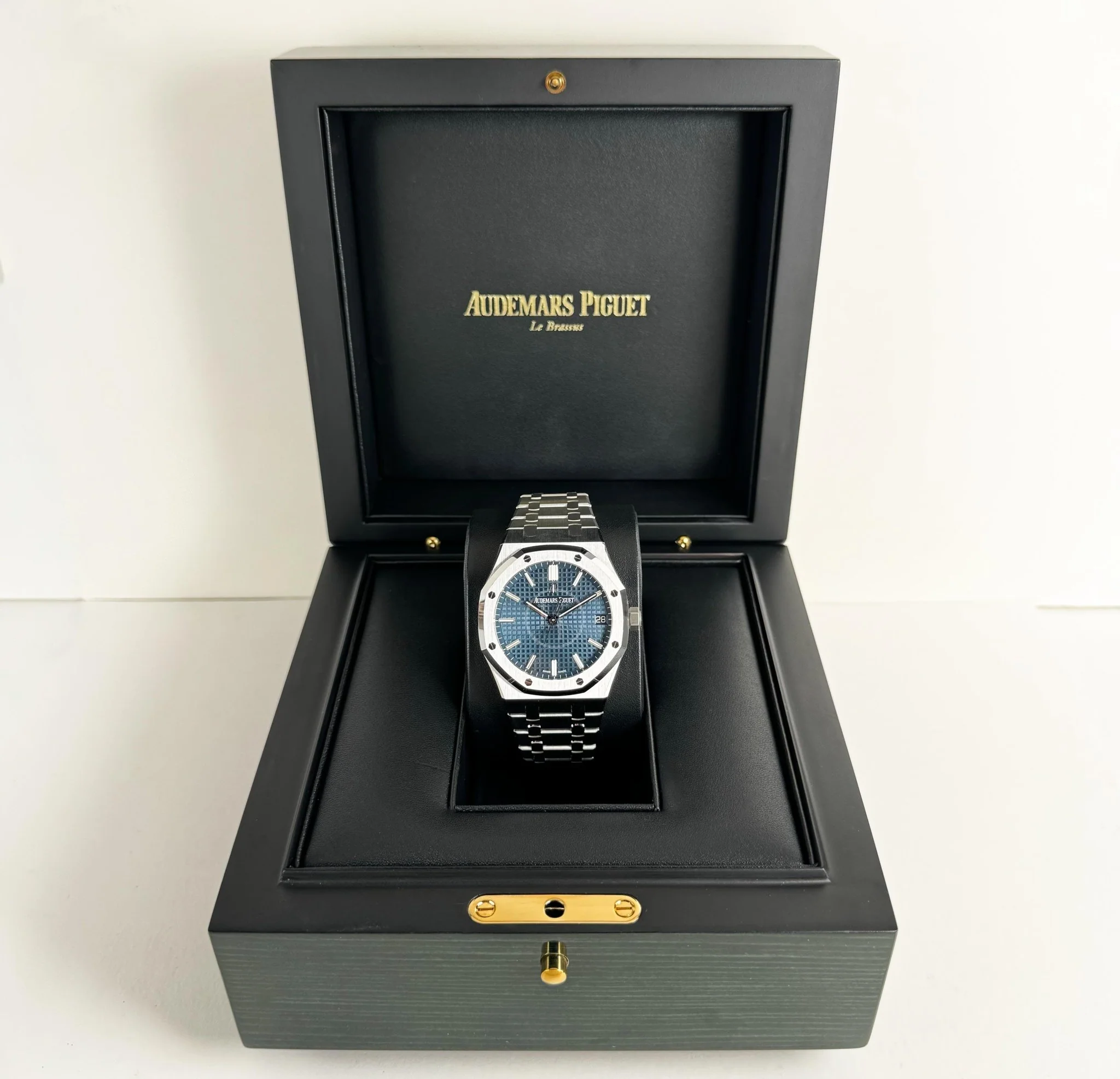 Audemars Piguet Royal Oak Selfwinding Watch - 41mm - Stainless Steel - Blue Dial - Calibre 4302-Blue Dial 41mm-15500ST.OO.1220ST.01 - Image 4