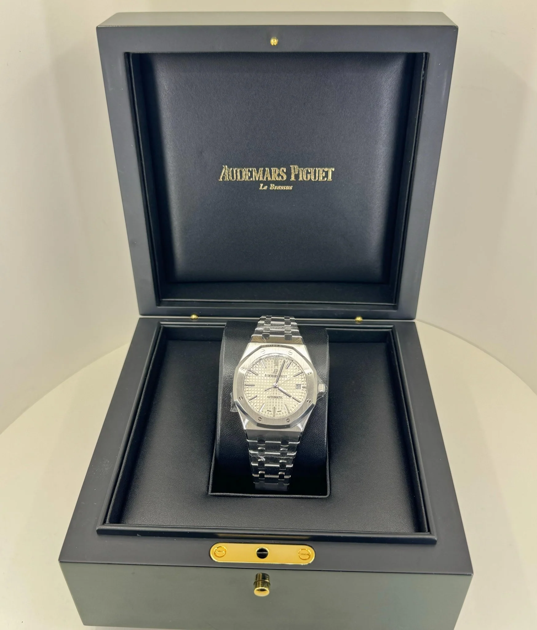 Audemars Piguet Royal Oak Selfwinding Watch - 41mm - Stainless Steel - Silver Dial - Calibre 3120-Silver Dial 41mm-15400ST.OO.1220ST.02 - Image 3