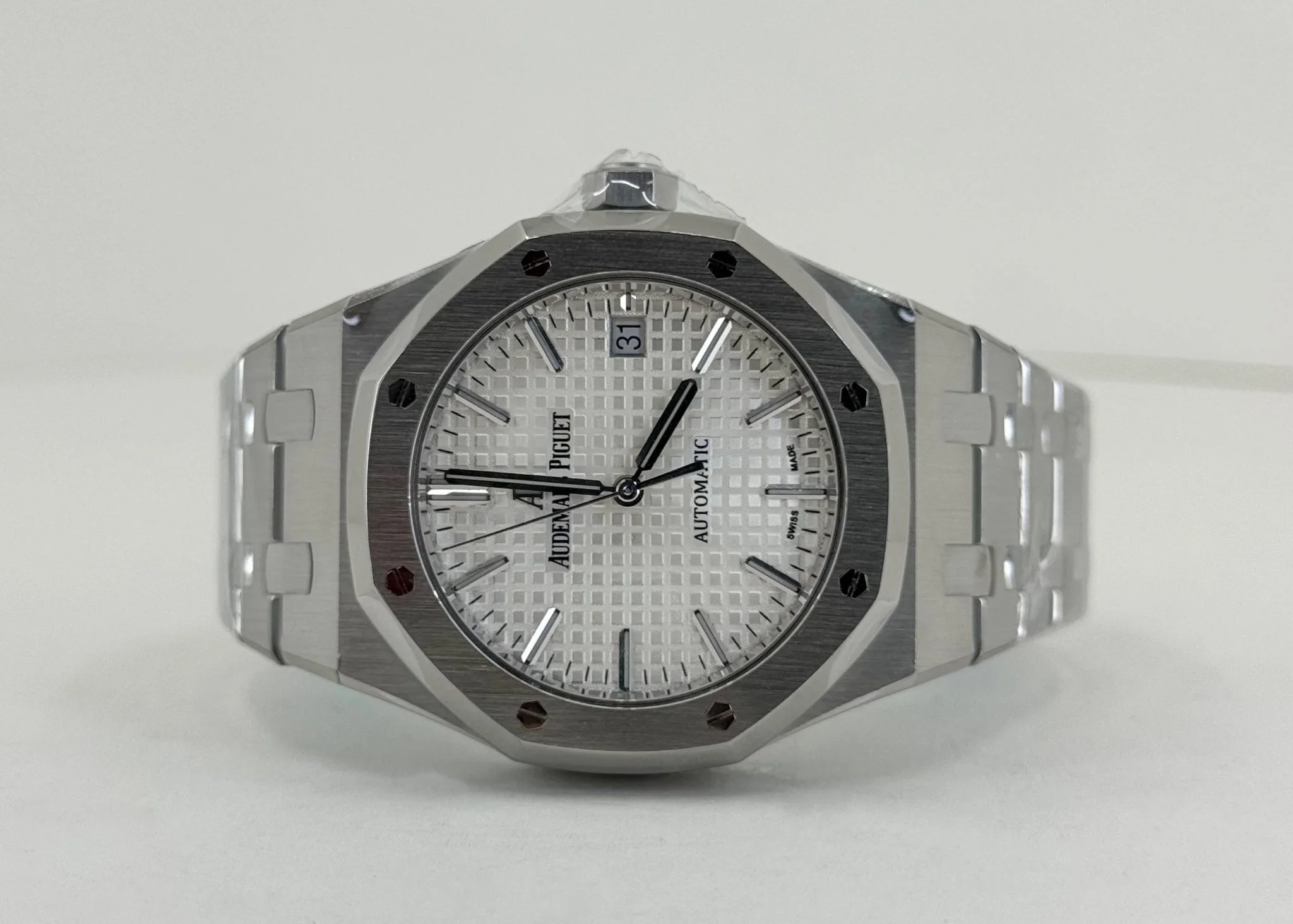 Audemars Piguet Royal Oak Selfwinding Watch - 41mm - Stainless Steel - Silver Dial - Calibre 3120-Silver Dial 41mm-15400ST.OO.1220ST.02 - Image 4