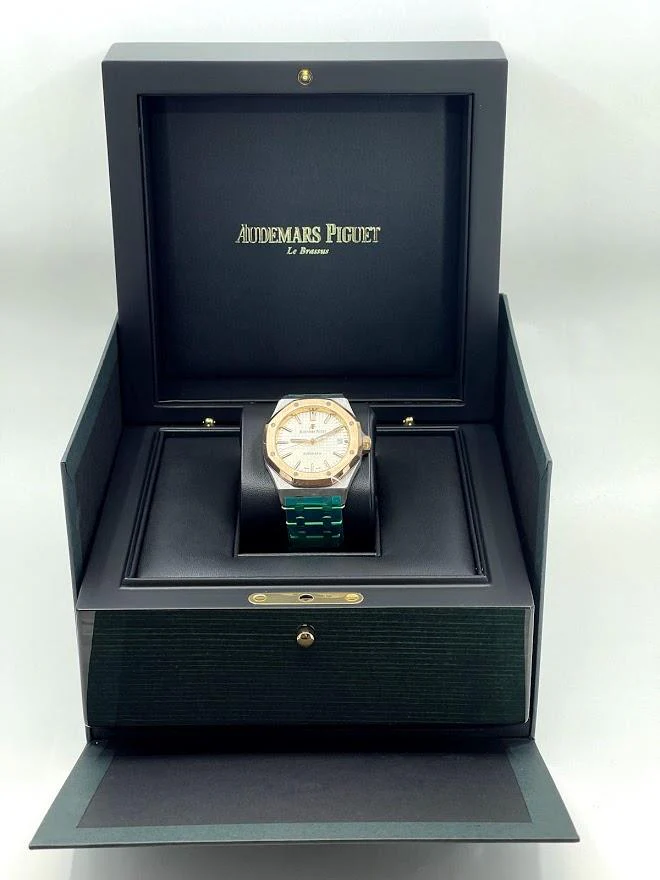 Audemars Piguet Royal Oak Selfwinding Watch-Silver Dial 37mm-15450SR.OO.1256SR.01 - Image 3