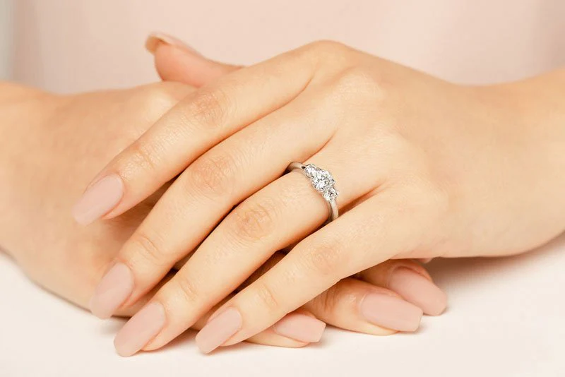 Brilliant Cut Round Diamond 3 Stone Lab-Grown Diamond Ring with 3.00 ct. (2.00 ct. center diamond) - Image 4
