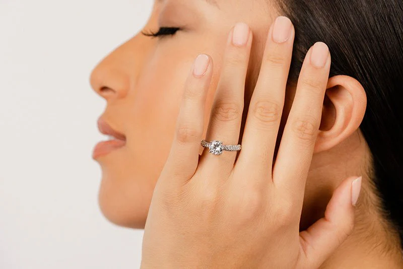 Brilliant Diamond Engagement Ring With Side Stones Diamond  with 2.48 ct. (2.00 ct. center diamond) - Image 3