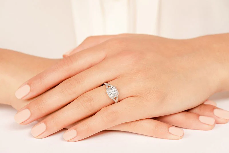 Captivating Diamond Square Frame Diamond Engagement Ring with 0.75 ct. (0.50 ct. center diamond) - Image 5