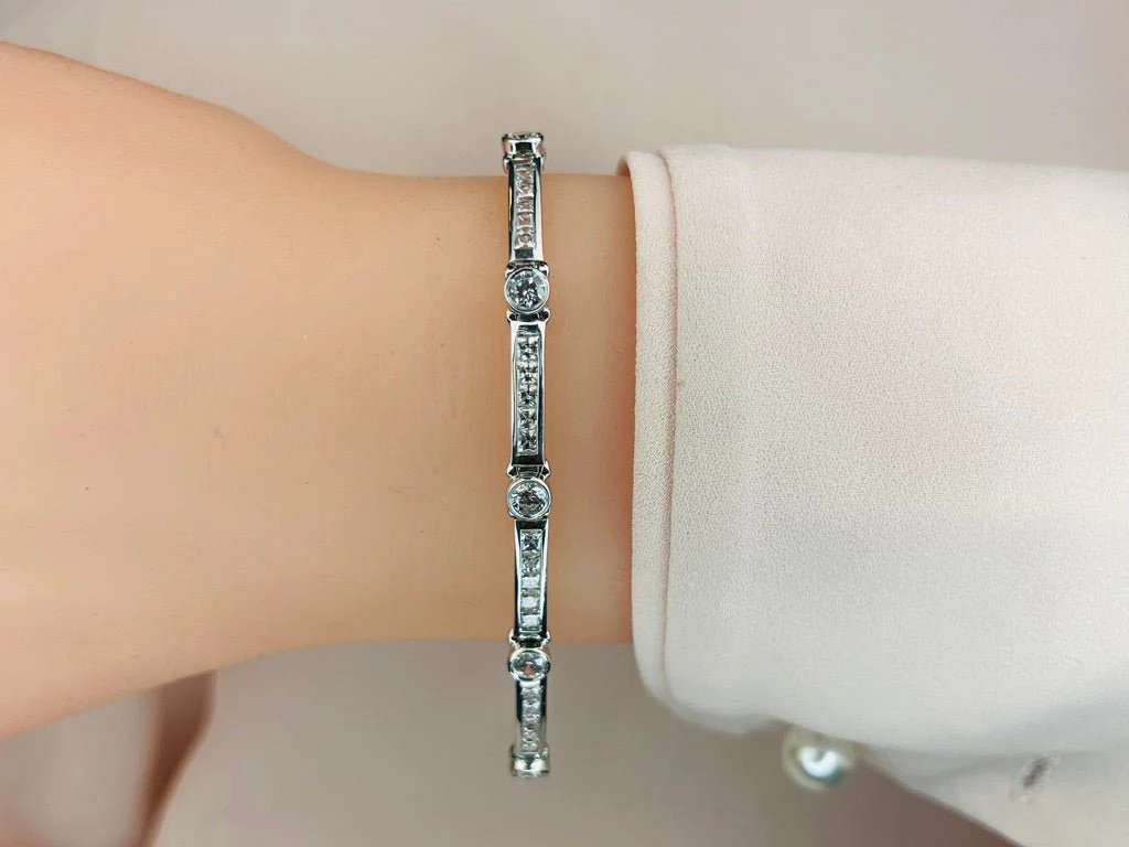 Classic Channel Frame Diamond Bracelet with 7.02 ct.(finished) 2.5mm, 4.25mm - Image 3
