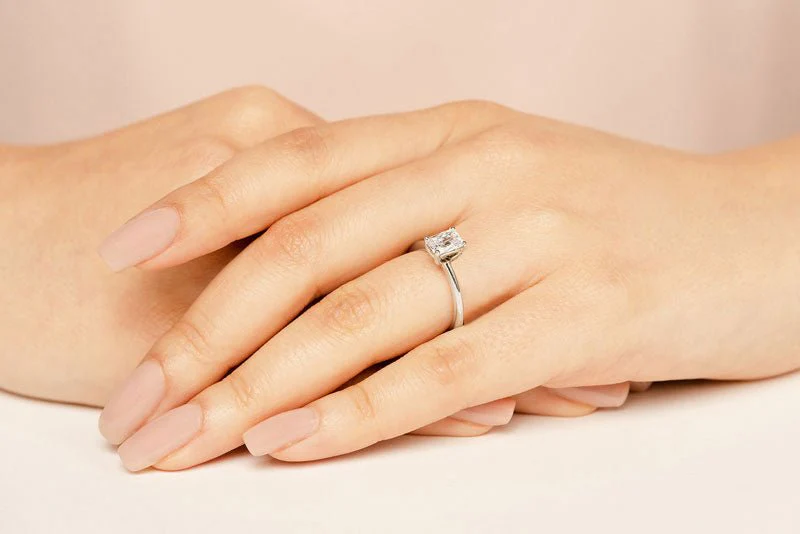 Classic Emerald Cut Diamond Engagement Ring with 1.00 ct.(finished) 7x5mm - Image 3