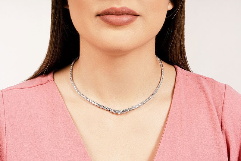 Classic Graduated Strand Of Diamonds with 9.01 ct.(finished) - Image 4