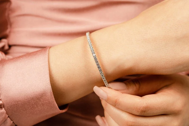 Classic Prong Set Lab-Grown Diamond Bangle with 5.42 ct.(finished) 2.8mm - Image 4
