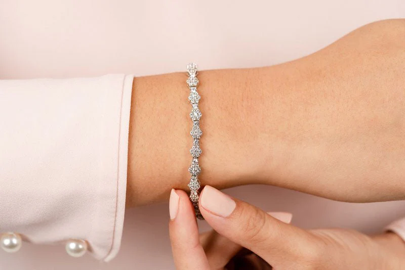 Cluster Flower Link Lab-Grown Diamond Bracelet with 4.64 ct.(finished) 1.7mm, 2.2mm, 2.5mm - Image 3