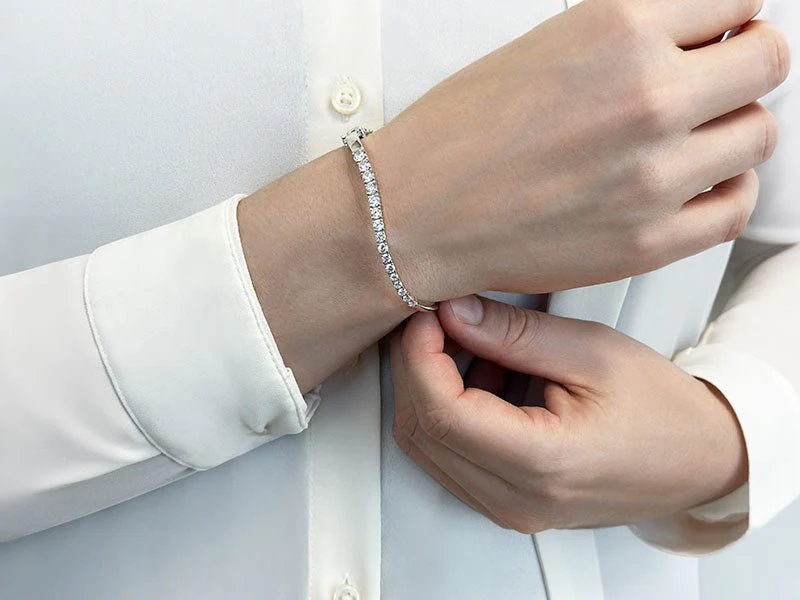 Curved Diamond Journey Lab-Grown Diamond Bangle with 1.97 ct.(finished) - Image 3