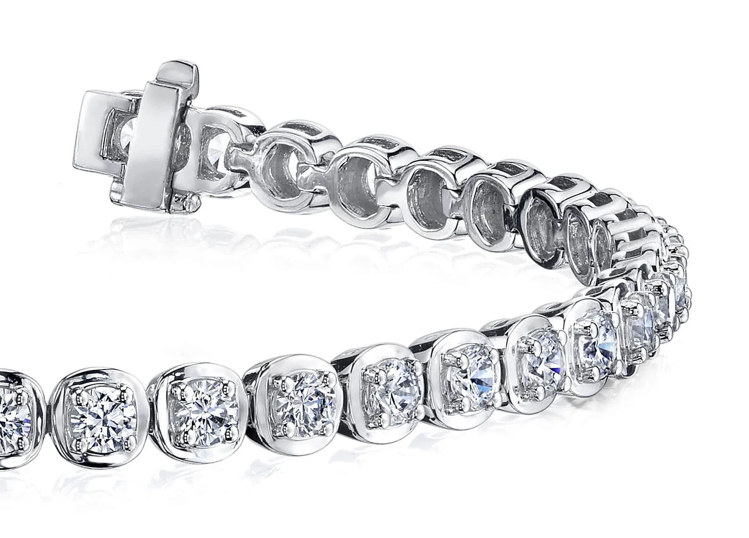 Cushion Inspired Round Diamond Bracelet with 1.97 ct.(finished) 2.2mm