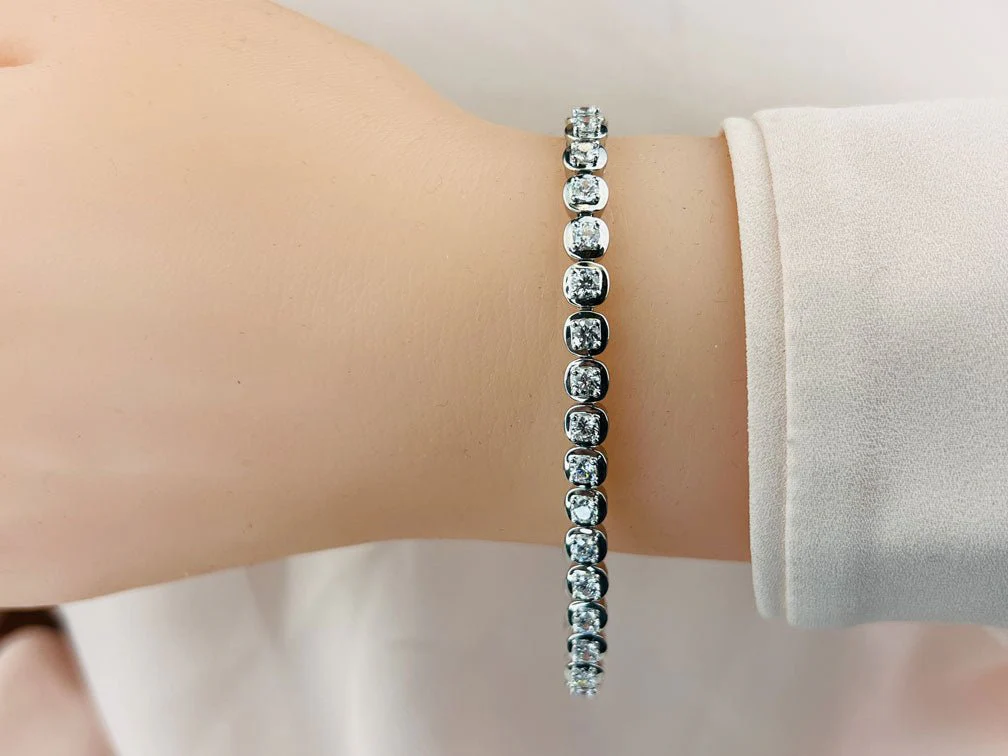 Cushion Inspired Round Diamond Bracelet with 1.97 ct.(finished) 2.2mm - Image 3