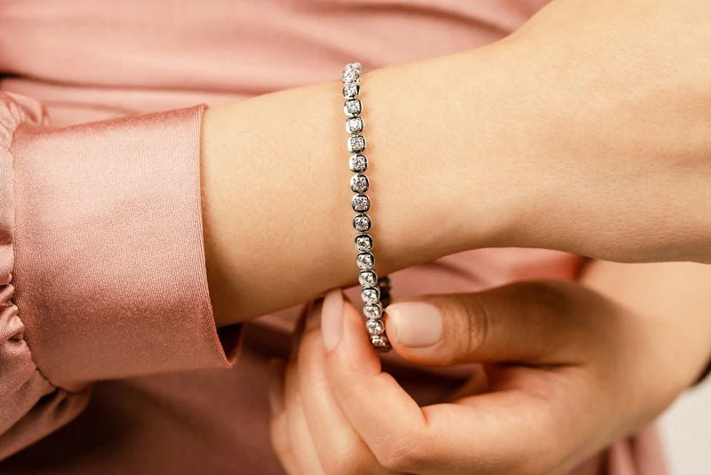 Cushion Inspired Round Lab-Grown Diamond Bracelet with 1.97 ct.(finished) 2.2mm - Image 4