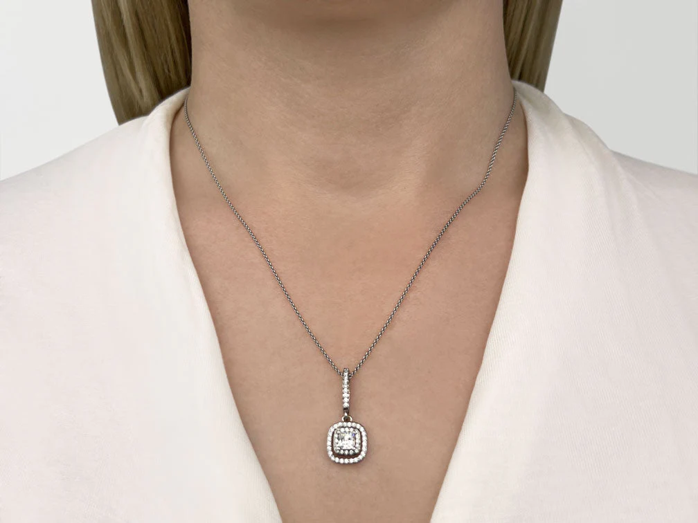 Day To Night Diamond Drop Pendant with 0.89 ct. (0.50 ct. center diamond) - Image 3
