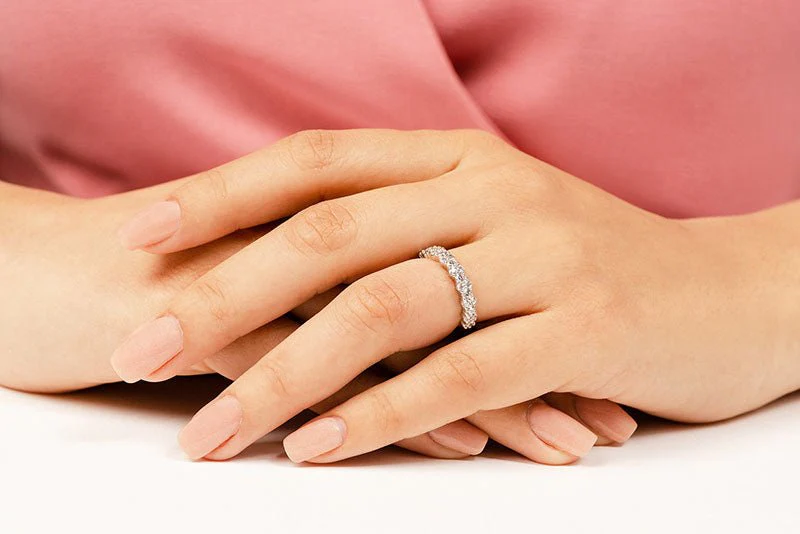Delightful Lab-Grown Diamond Anniversary Ring with 1.32 ct.(finished) 2.5mm, 3.2mm - Image 4