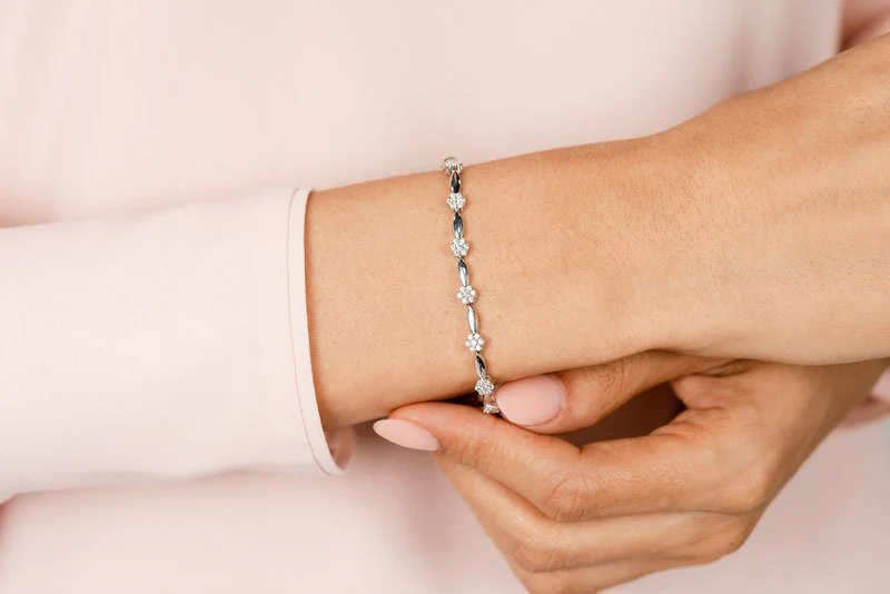 Diamond Cluster Link Bracelet In Diamond with 2.10 ct.(finished) 1.6mm, 1.9mm - Image 3