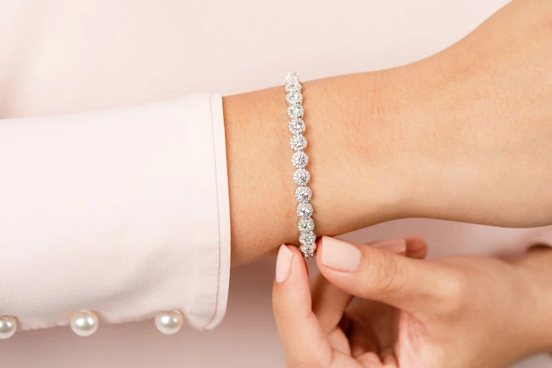 Divinely Dazzling Halo Bangle Lab-Grown Diamond Bracelet with 4.31 ct.(finished) 1.1mm, 4.2mm - Image 4