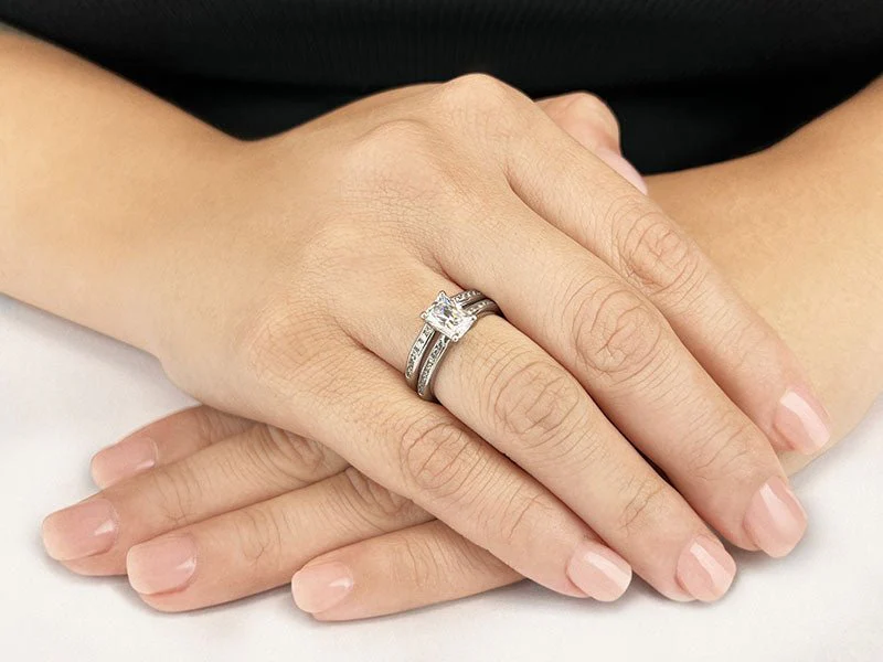 Exquisite Emerald Cut Bridal Set Diamond  with 1.44 ct. (1.00 ct. center diamond) - Image 3