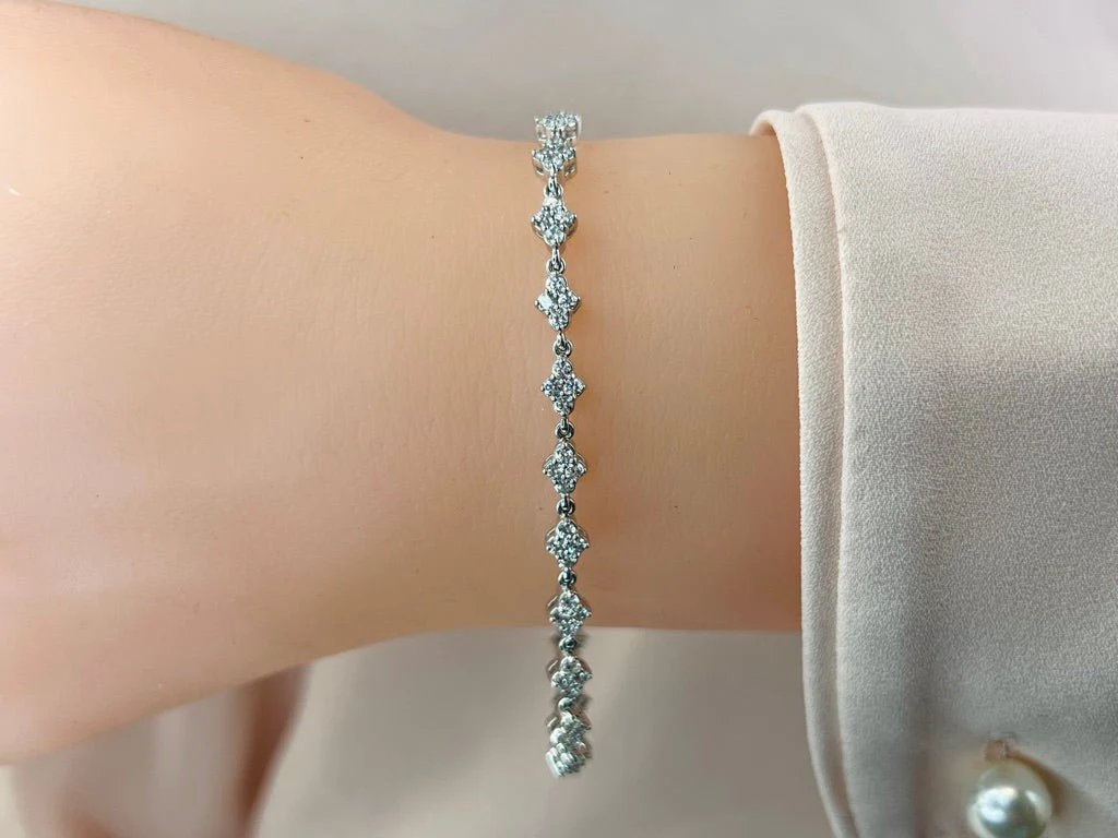 Flower Cluster Link Diamond Bracelet with 1.76 ct.(finished) 1.75mm - Image 3