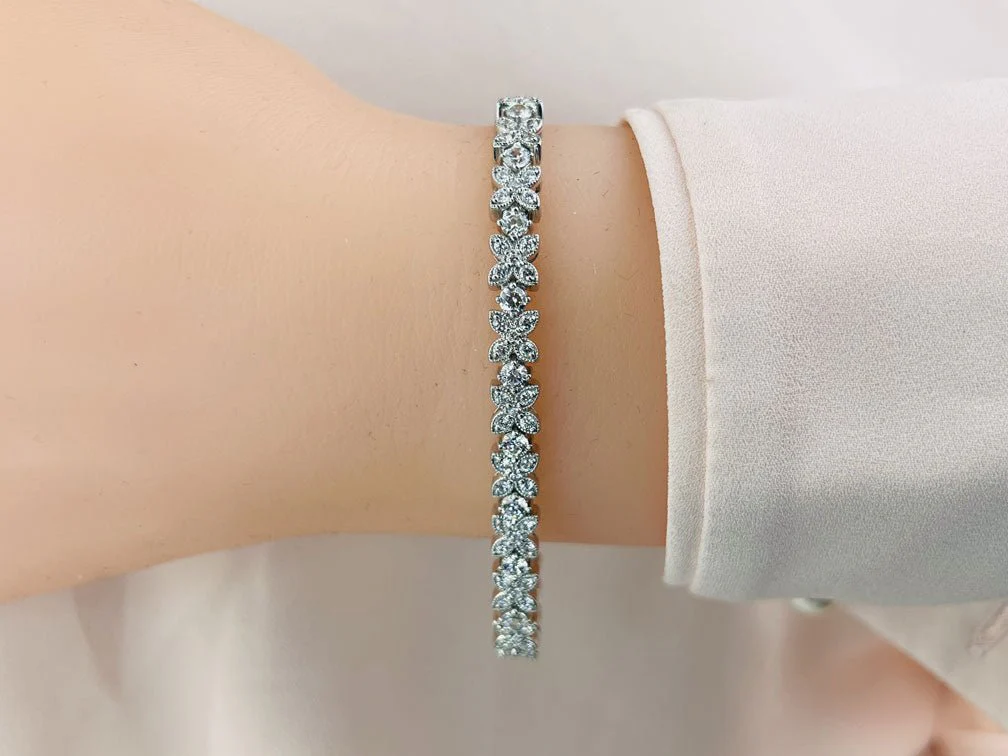 Flower Diamond Bracelet with 3.15 ct.(finished) 1.4mm, 1.5mm, 2.5mm - Image 3
