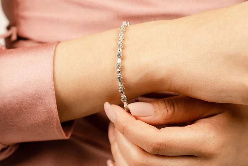 Half Bezel And Channel Set Lab-Grown Diamond Bracelet with 5.70 ct.(finished) 4x2mm, 3.25mm - Image 4