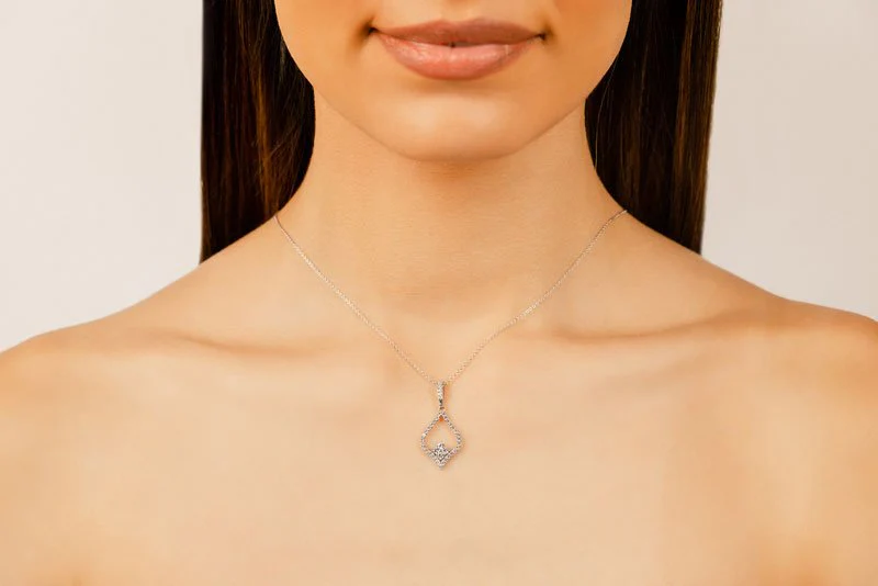 Inverted Heart Diamond Pendant with 0.37 ct.(finished) 1.2mm, 1.6mm - Image 3