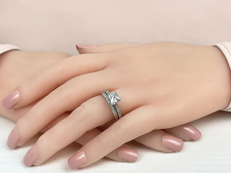 Lovely Cushion Cut Bridal Set Diamond with 0.94 ct. (0.50 ct. center diamond) - Image 3