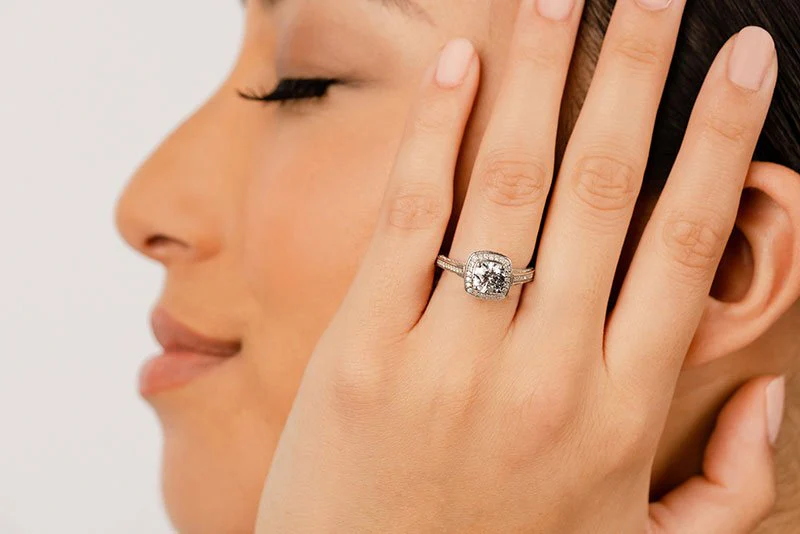 Luminous Diamond Engagement Ring with 1.67 ct. (1.00 ct. center diamond) - Image 4