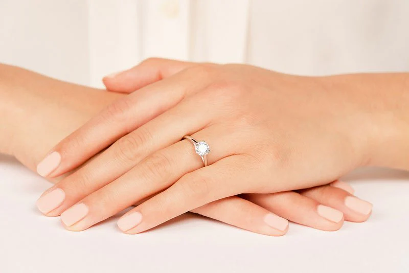 Modern Classic Round Diamond Wedding Ring   with 2.00 ct. (2.00 ct. center diamond) - Image 5
