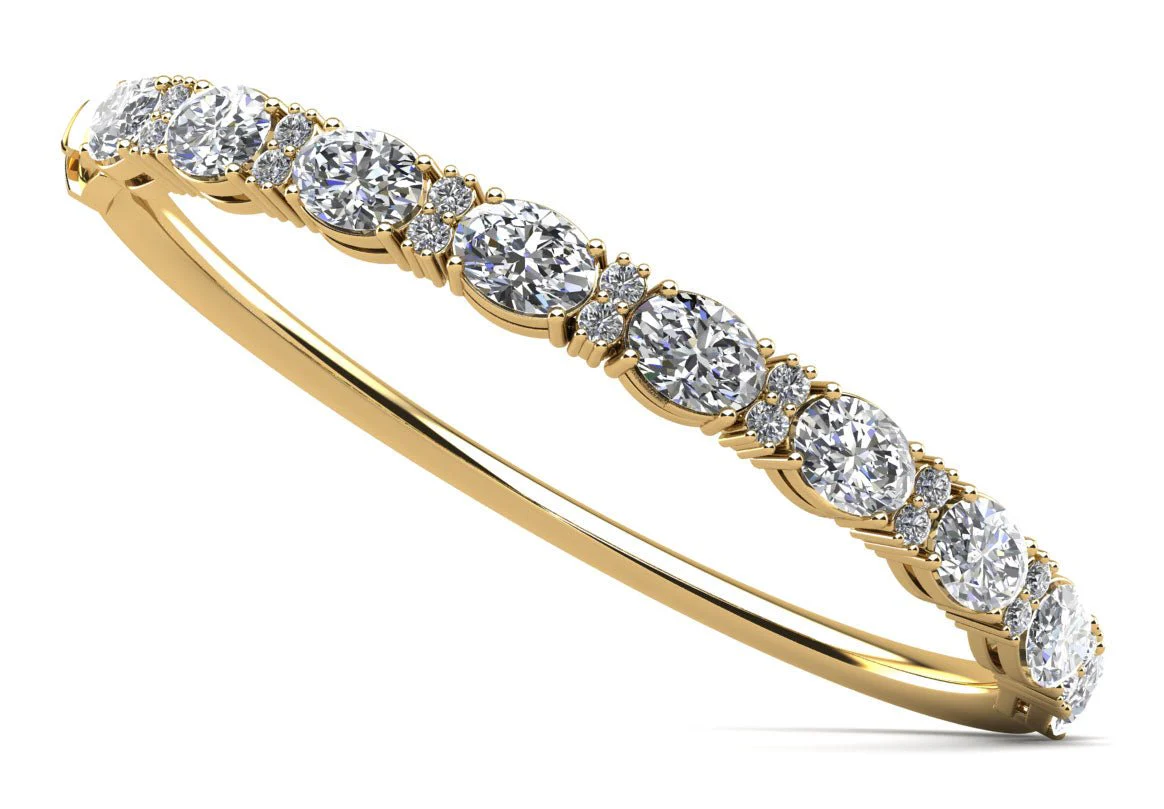 Oval and Rounds Diamond Bangle with 9.53 ct.(finished) 7x5mm, 2mm - Image 2