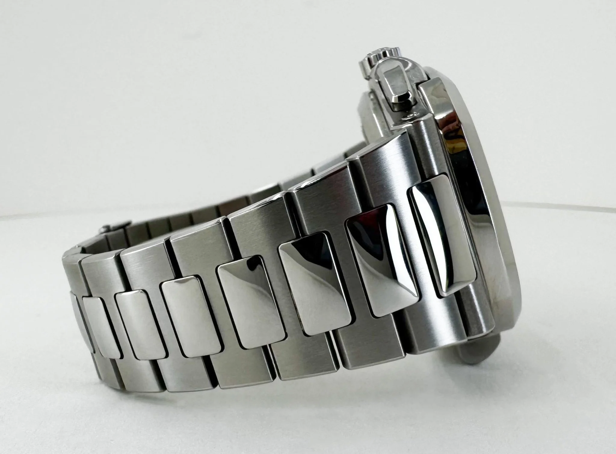Patek Philippe 40.5mm Nautilus Travel Time Chronograph Watch Black Dial 5990/1A - Image 5