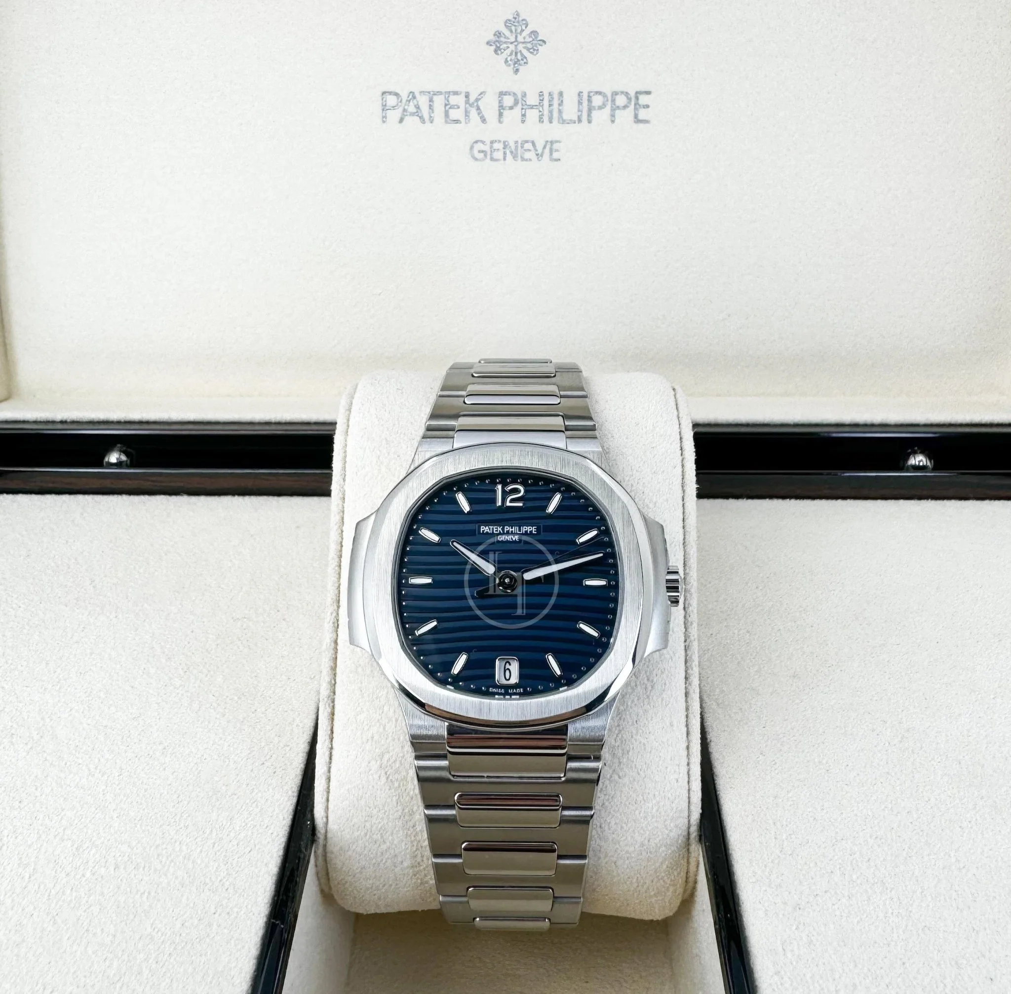 Patek Philippe Ladies Nautilus Watch - 7118/1A-001 - Image 3